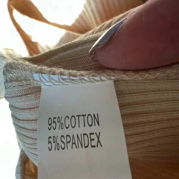 Baby girl unbranded 2 piece beige ribbed outfit size 6-9 months - Picture 5 of 5